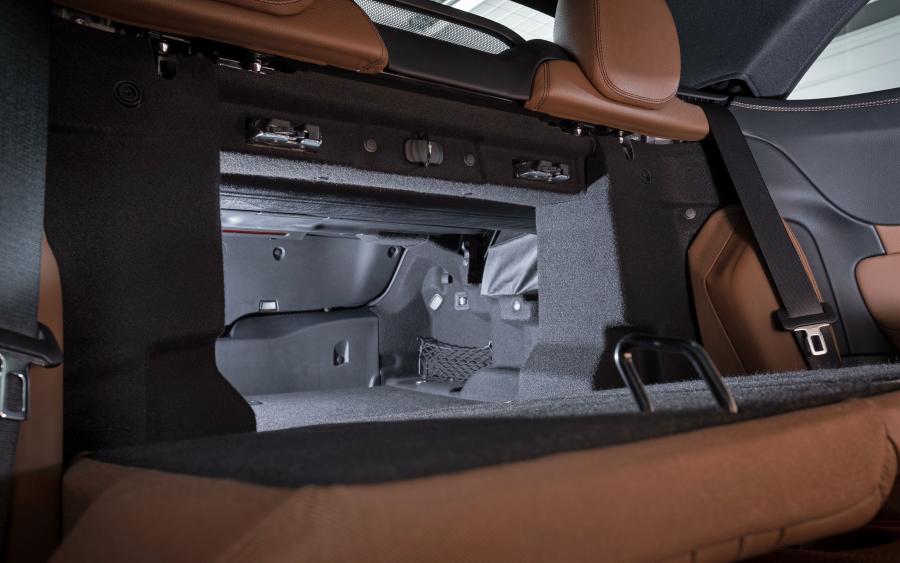 Детали интерьера Mercedes-Benz E220 d Cabriolet 2017 года  (WW) (фото 20 из 24)